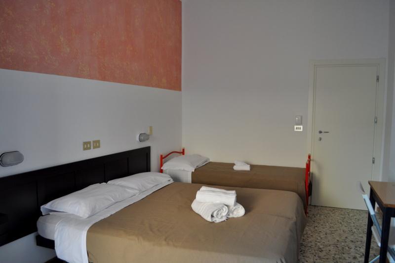 Hotel Urano Каттоліка Екстер'єр фото
