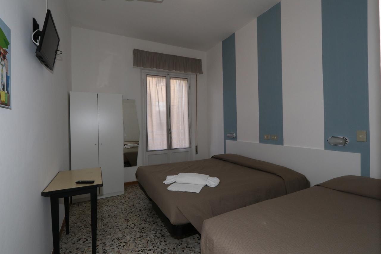 Hotel Urano Каттоліка Екстер'єр фото