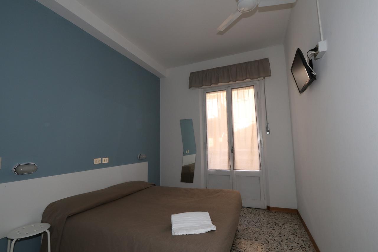 Hotel Urano Каттоліка Екстер'єр фото