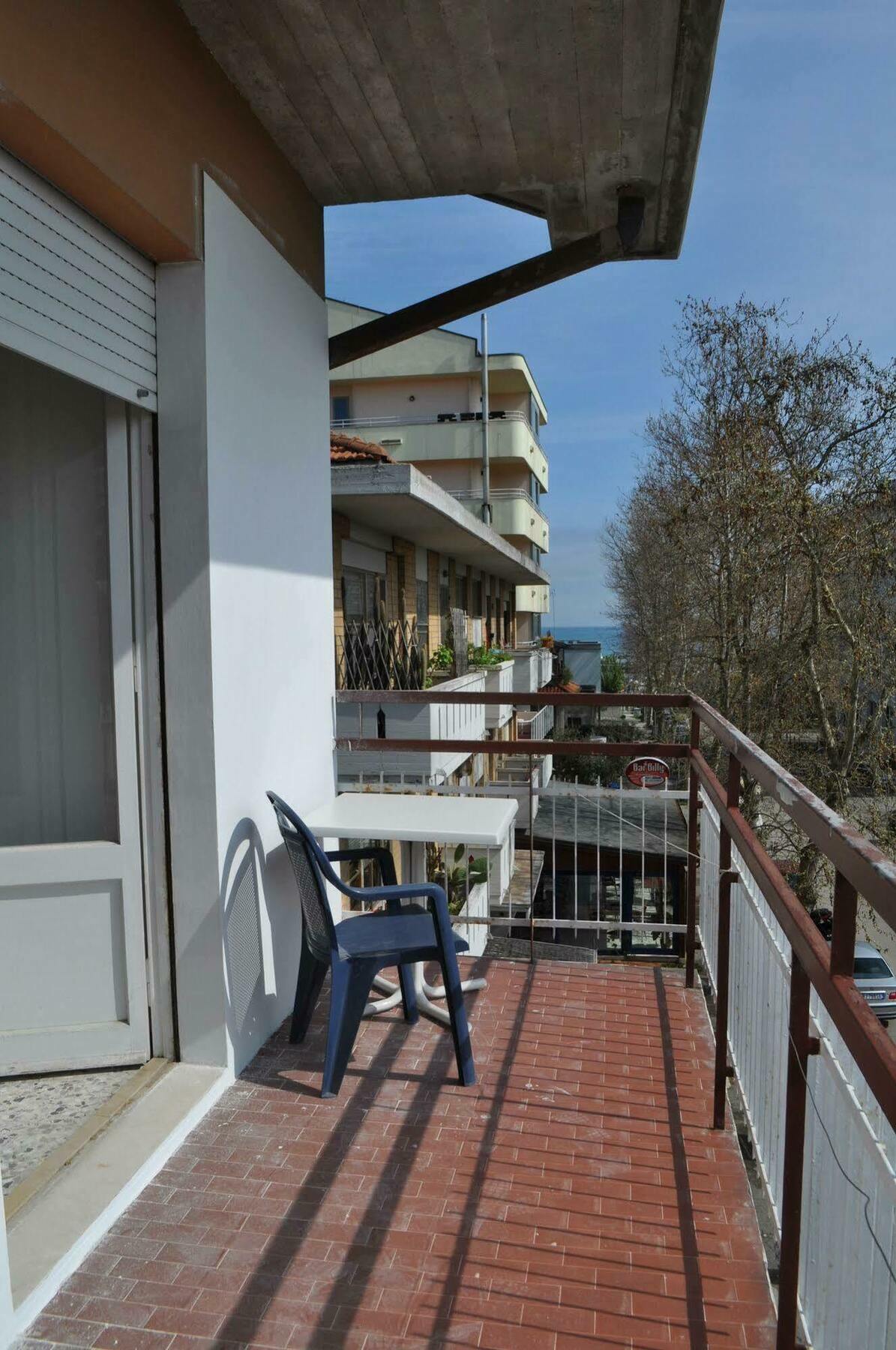 Hotel Urano Каттоліка Екстер'єр фото