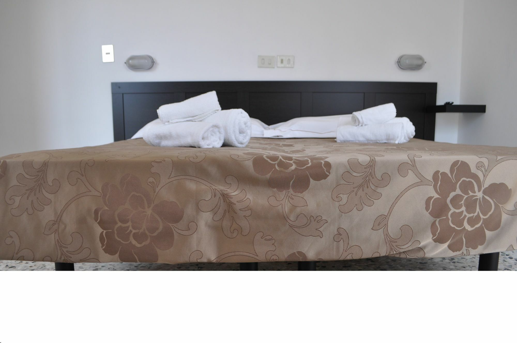 Hotel Urano Каттоліка Екстер'єр фото