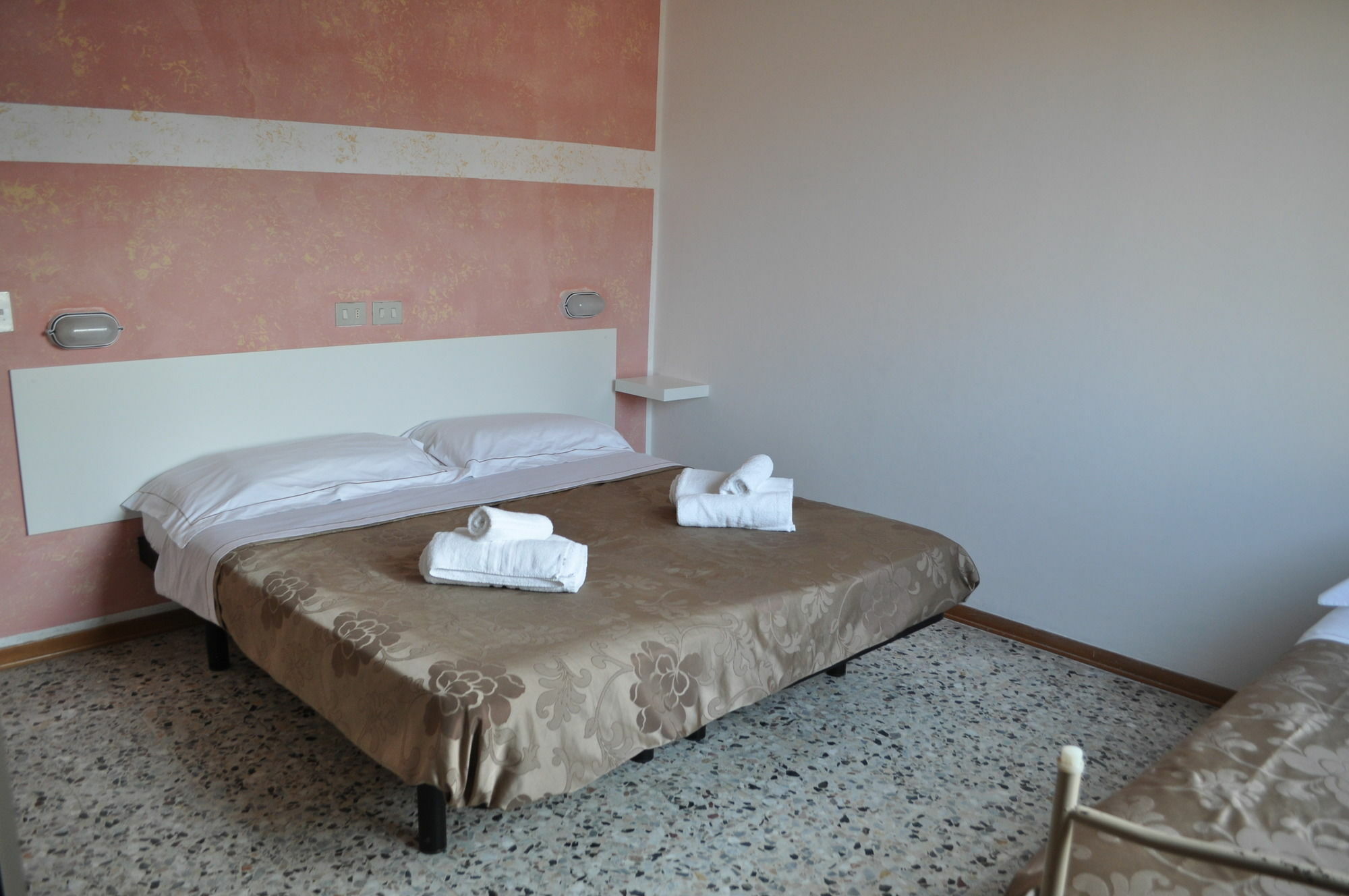 Hotel Urano Каттоліка Екстер'єр фото