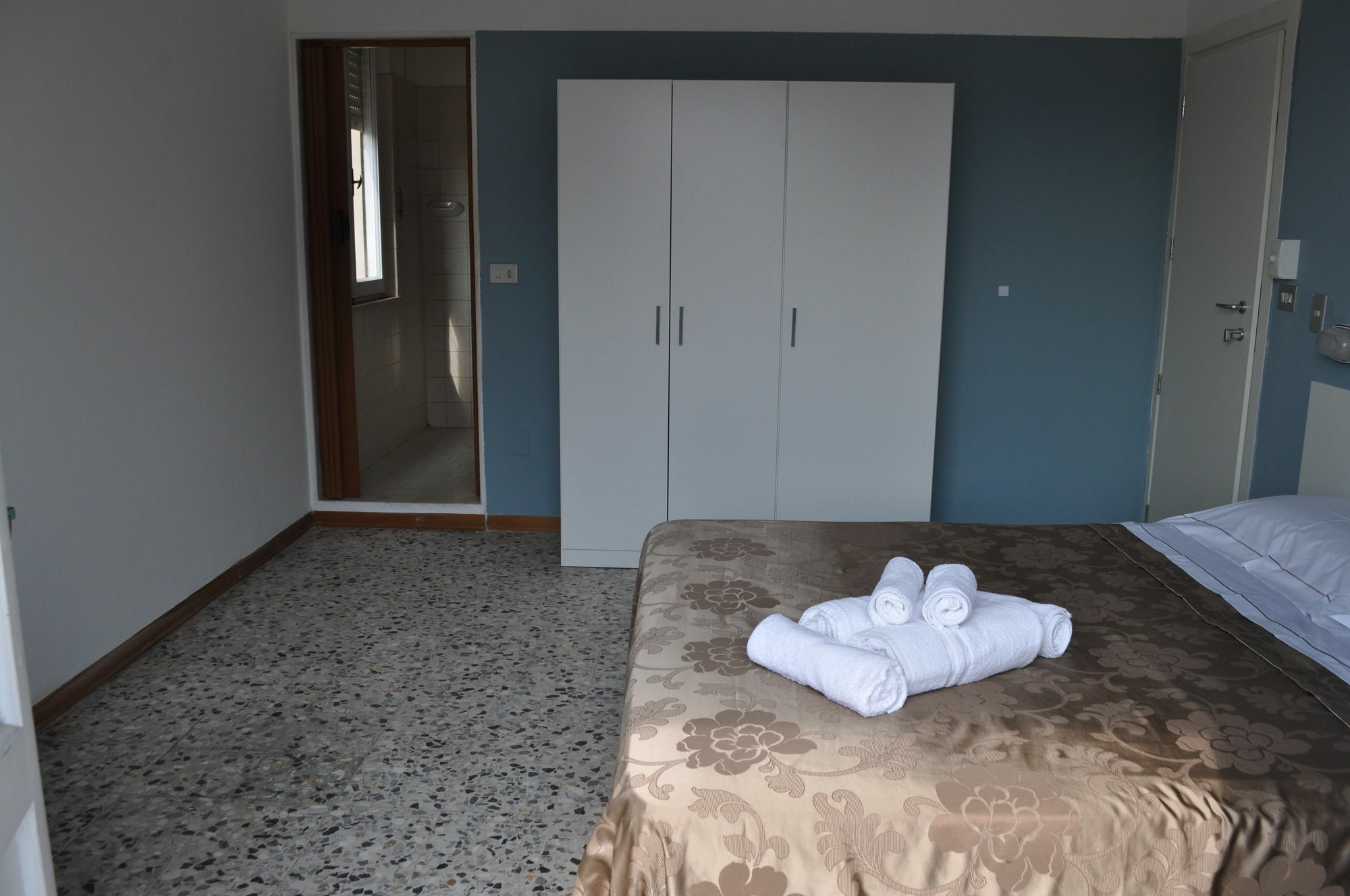 Hotel Urano Каттоліка Екстер'єр фото
